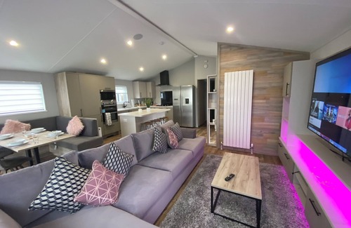 Wemyss Bay Cabin | 3Br Wemyss Bay Lodge - Sea Views, WiFi & Parking