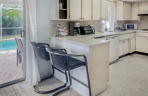 Melbourne House | 3br with Pool Near Golf, Beaches & more