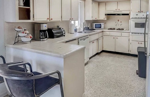 Melbourne House | 3br with Pool Near Golf, Beaches & more