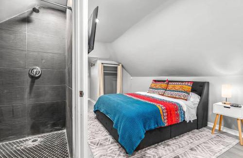 Detroit Apartment | 3rd Story Loft next to West Village Free Parking