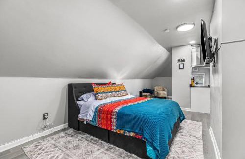 Detroit Apartment | 3rd Story Loft next to West Village Free Parking