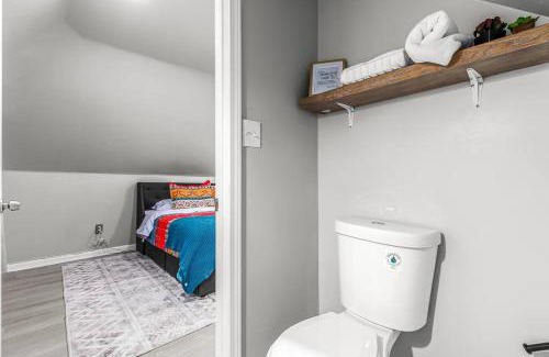 Detroit Apartment | 3rd Story Loft next to West Village Free Parking