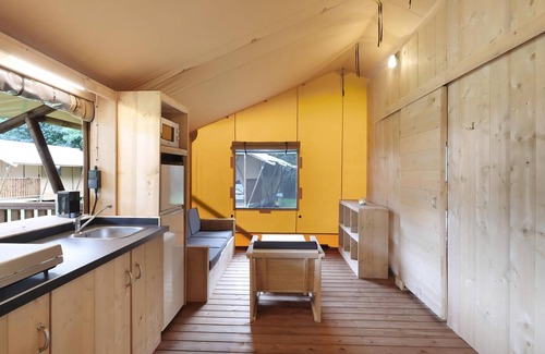 Huizen RV Rental | 4-6-person safari tent in the holiday park Landal Gooise Heide