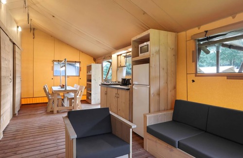 Huizen RV Rental | 4-6-person safari tent in the holiday park Landal Gooise Heide
