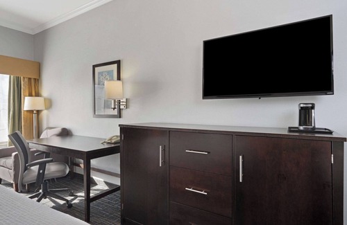 Westchase House | 4 Affordable Rooms Ideal For Family Stay | Free Parking