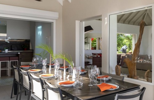 Gouverneur Villa | 4 BDRM Contemporary Villa w Mesmerizing Views