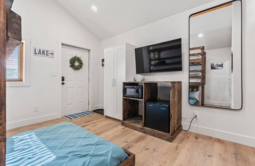 St. Charles Cabin | #4 Bear Lake Cabin, Newly Remodeled! AC! New Beds! Sleeps 4
