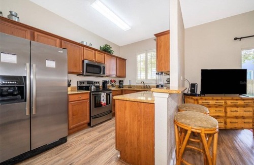 Regal Palms House | 4 Bed 3 Bath Resort Town Home - Enjoy Pool & Amenities - close to Disney & Golf!