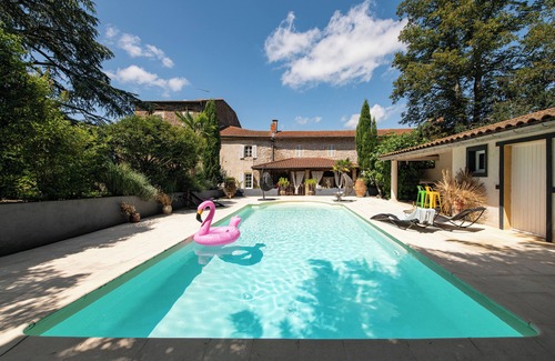 Lay Apartment | 4 bed apartment in a 14th century manor house - Jacuzzi & Swimming pool 1h from Lyon