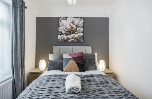Tulse Hill Apartment | 4 Bed Flat Sleeps up to 9 Close to Brixton