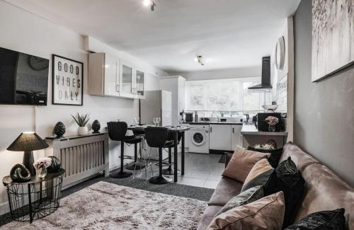 Tulse Hill Apartment | 4 Bed Flat Sleeps up to 9 Close to Brixton