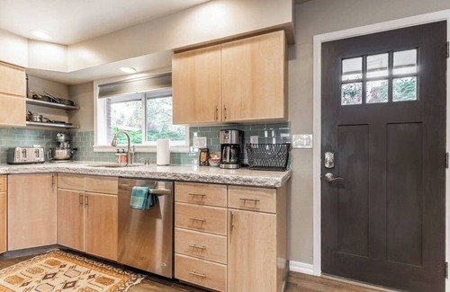 Vancouver House | 4-bed home w GameRoom, FirePit & Saltwater Hot Tub