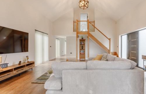 Dunstable House | 4 Bed in Dunstable 93632