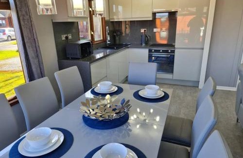 South Lakeland Leisure Village Apartment | 4 Bed Luxury Lodge with Hot tub near Lake District