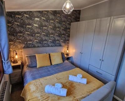 South Lakeland Leisure Village Apartment | 4 Bed Luxury Lodge with Hot tub near Lake District