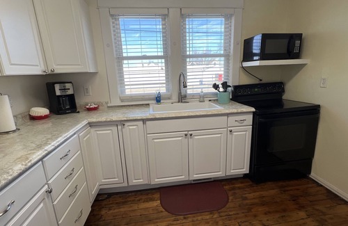 Cedar Rapids - Iowa City House | 4 Bedroom, 1 Bath 3 Level Home 7 Blocks from Downtown Cedar Rapids