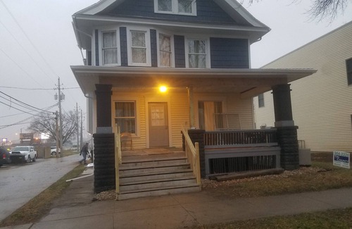 Cedar Rapids - Iowa City House | 4 Bedroom, 1 Bath 3 Level Home 7 Blocks from Downtown Cedar Rapids