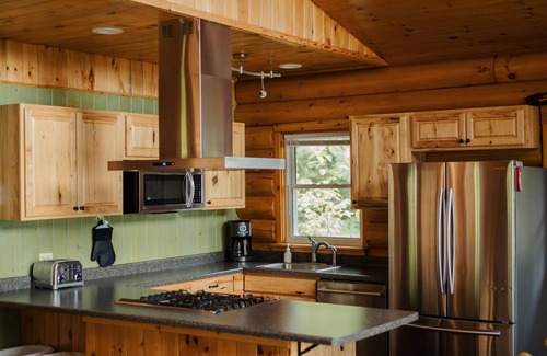 Cook Cabin | 4 bedroom 3 bath beachside cabin with AC, Fast WiFi, Sauna, Yoga, Kayaks, Park