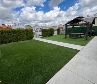 Bakersfield House | 4 bedroom 6 bed spacious and luxury