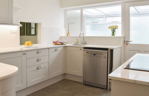 Middleton-on-Sea Cottage | 4 bedroom accommodation in Middleton-on-Sea, near Bognor Regis