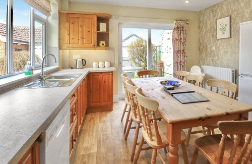 Sutton-on-Sea Cottage | 4 bedroom accommodation in Sutton-on-Sea, Mablethorpe