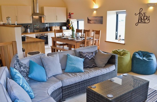 Llanfaelog Cottage | 4 bedroom accommodation in Llanfaelog, near Rhosneigr