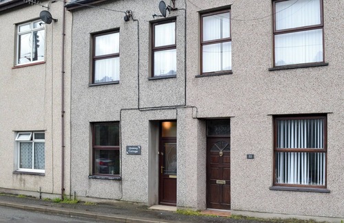 Bangor Cottage | 4 bedroom accommodation in Bethesda, near Bangor
