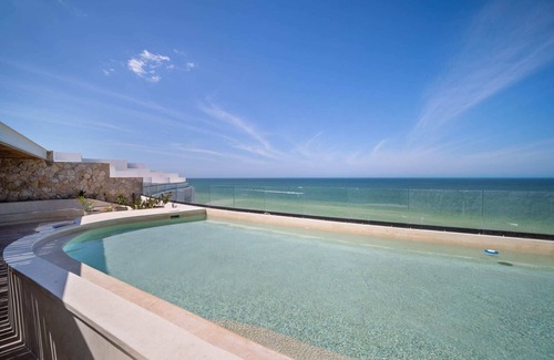 Miramar Apartment | 4-Bedroom Beachfront Apartment