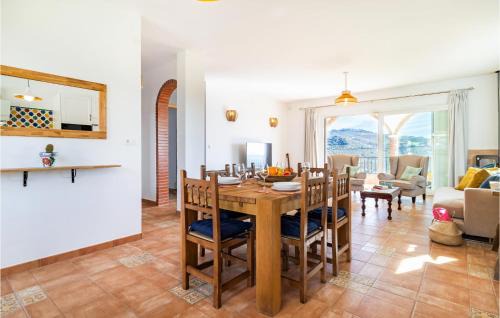 Periana House | 4 Bedroom Beautiful Home In Periana