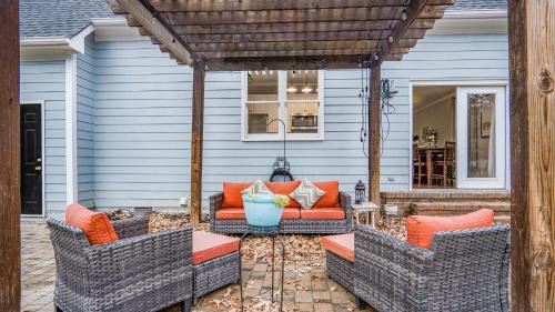 Old Irving Park House | 4-bedroom Bliss With Downtown Proximity