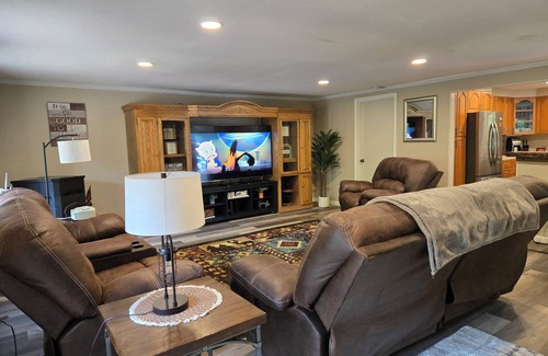 Lakeside Ski Chalet | 4-bedroom cabin in peaceful Lakeside Oregon