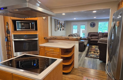 Lakeside Ski Chalet | 4-bedroom cabin in peaceful Lakeside Oregon
