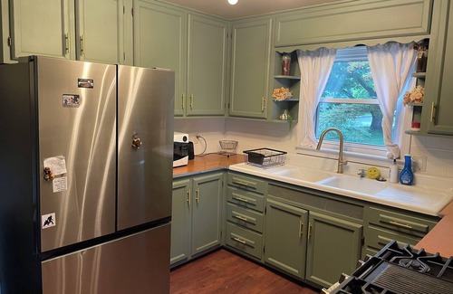 Dauberville House | 4-bedroom cozy house in Laureldale with WiFi, AC and off-street parking.