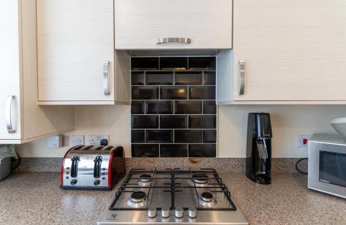 Newcastle-Under-Lyme House | 4 Bedroom Detached, Wi-Fi, Parking, stunning views