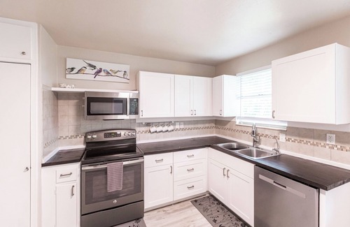 Osprey House | 4-bedroom heated pool house 5 minutes to the beach