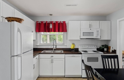 Midlothian House | 4-bedroom house in charming Midlothian 20 min to Richmond and Petersburg.