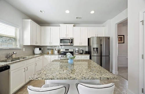Conyers House | 4-bedroom house in delightful Conyers with AC