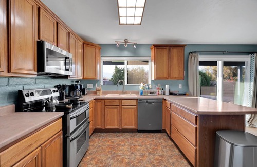 Tucson House | 4-bedroom house sleeps 10 in East Tucson with Pool and Game room,