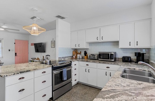South Pinellas Community Council House | 4 Bedroom House w/Fully Fenced-In Backyard, Dog Friendly, 3 Min Drive to Beach!