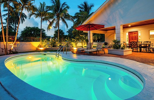 Nassau House | 4-bedroom House with private Pool - walking distance to Baha Mar and Beach