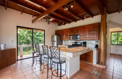Savegre Villa | 4 bedroom, king bed, ocean view & large pool Villa