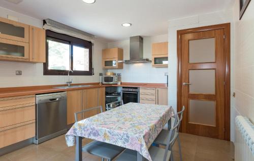 Roda de Bara House | 4 Bedroom Lovely Home In Roda De Bara