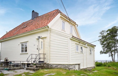 Strandvik House | 4 bedroom lovely home in Fusa