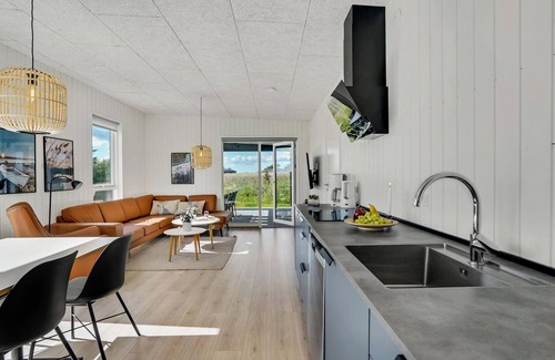 Hjarbæk House | 4 bedroom stunning home in Løgstrup