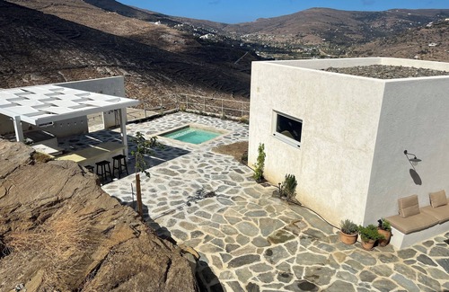 Ormos Korthiou Villa | 4-bedroom villa overlooking the bay of Korthi