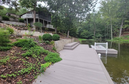 New London House | 4-bedroom waterfront house in welcoming New London with WiFi and kayaks.