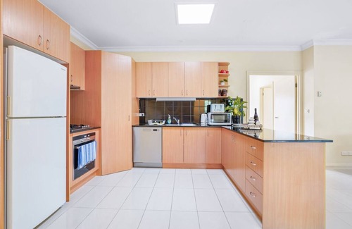 Templestowe Lower House | 4 Bedrooms house walking to shopping town