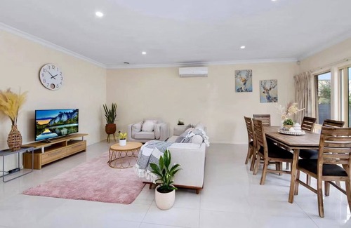 Templestowe Lower House | 4 Bedrooms house walking to shopping town