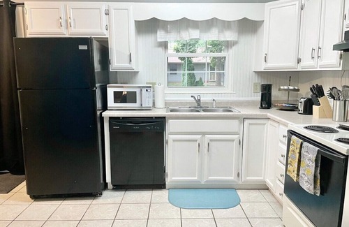 Acton House | 4 Bedrooms, Newly Remodeled, Quiet Neighborhood!