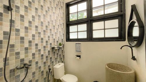 Gedongkiwo Villa | 4 bedrooms villa at city Center